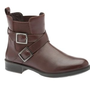 NWOT Umberto Raffini Tanya leather brown boots 11